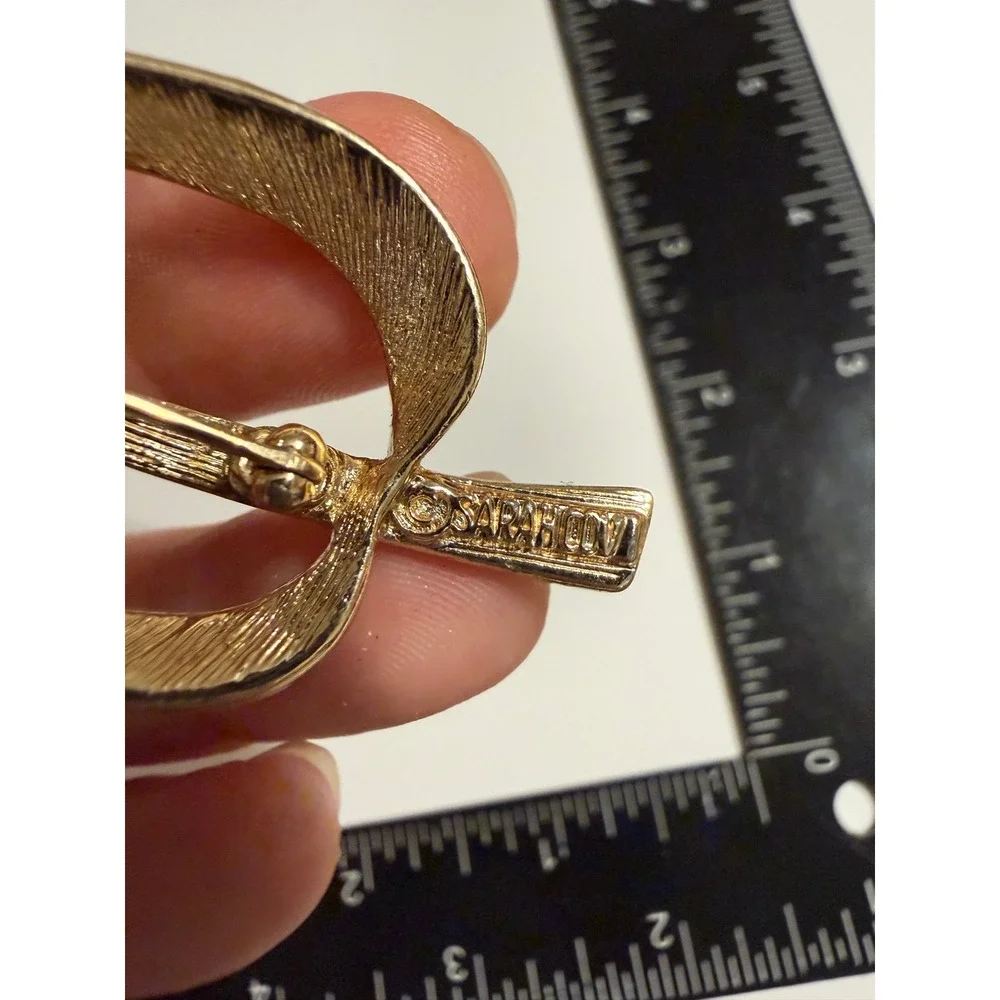 Sarah Coventry Vintage Gold Tone Open Leaf Brooch Pin Mid Century‎ Modern